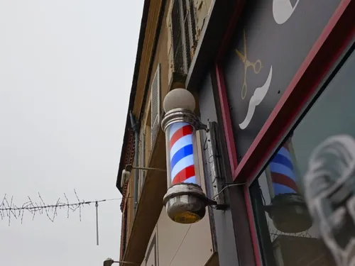 Établissements de coiffure et barbiers contrôlés par la préfecture