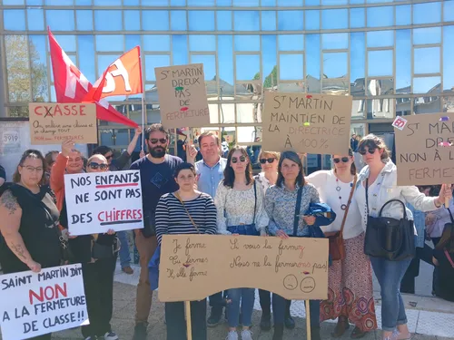 🔊 Incompréhension et inquiétude face aux fermetures de classes