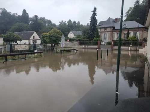 🔊 Noyé sous les eaux, Gasville-Oisème s'interroge 