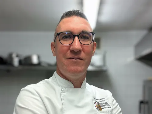 🔊Il se bat pour changer l'image de la cuisine de collectivité,...