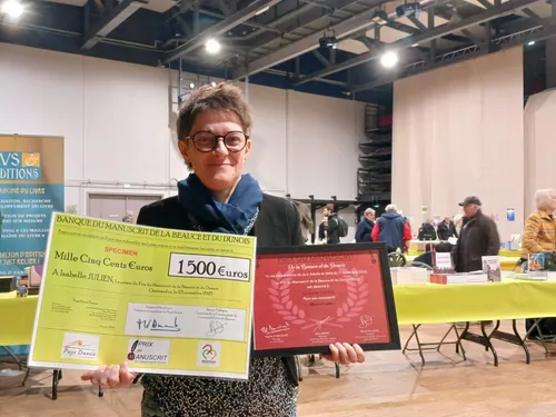 🔊 Isabelle JULIEN reçoit le 21ème Prix du Manuscrit