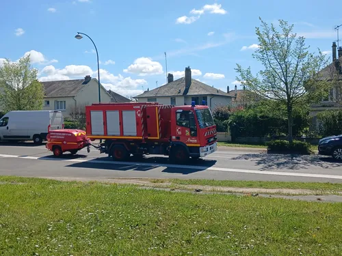 Une casse-automobiles embrasée près de Châteaudun