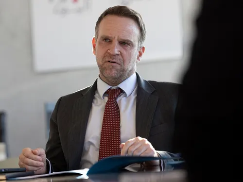 Le ministre de l'Industrie et de l'Energie en déplacement en...