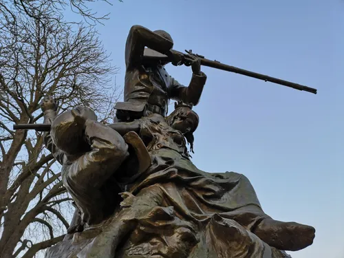 🔊 Le passé militaire de Châteaudun dévoilé