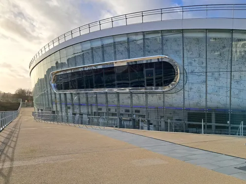 Hoshi en concert au Colisée