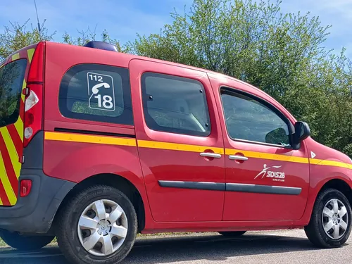 Un véhicule tombe à l'eau à Pontgouin