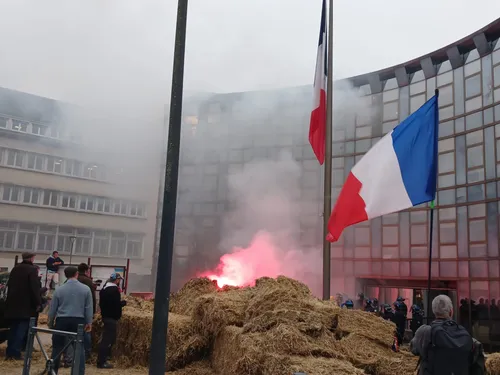 🔊 « On en a marre » une atmosphère brûlante lors de la...
