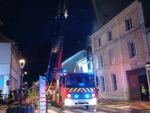 🔊 Violent incendie en cœur de ville de Cloyes