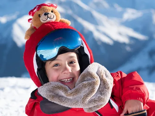 🔊 Maladie de Coats : le combat de Maxime, 7 ans, “super-héros” à...