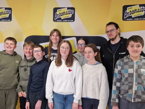 Des élèves du collège Zola de Châteaudun aux commandes de Radio...