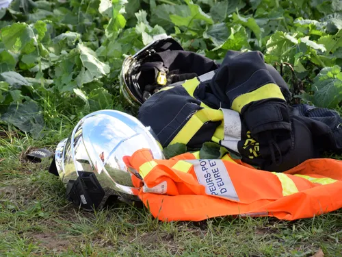 L'essieu d'un poids lourd en feu à Boisville-la-Saint-Père