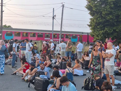 BEAUGENCY – 700 voyageurs bloqués après une panne, 20 hébergés à la...