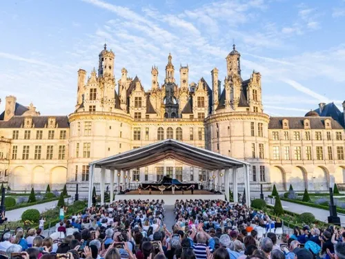 CHAMBORD (41) - Spectacle : Les Étoiles au château