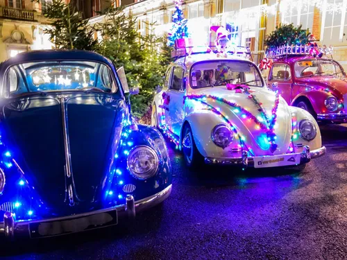 CHARTRES - Parade de Noël des véhicules anciens