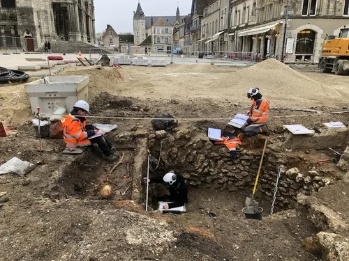 CHARTRES - Journées européennes de l'archéologie : Village de...