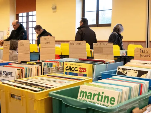 🔊Ce dimanche a lieu la 3e convention du disque et de la BD à...