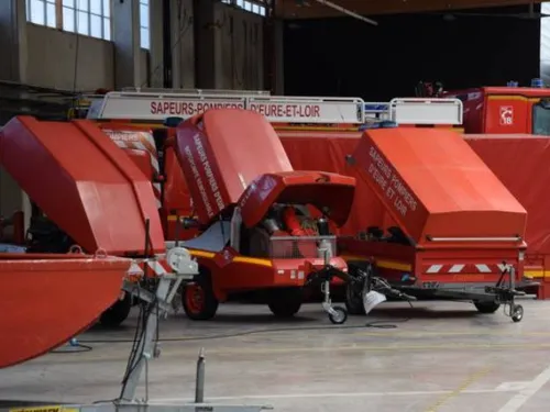 MARVILLE-MOUTIERS-BRULE - Trois blessés dans une sortie de route