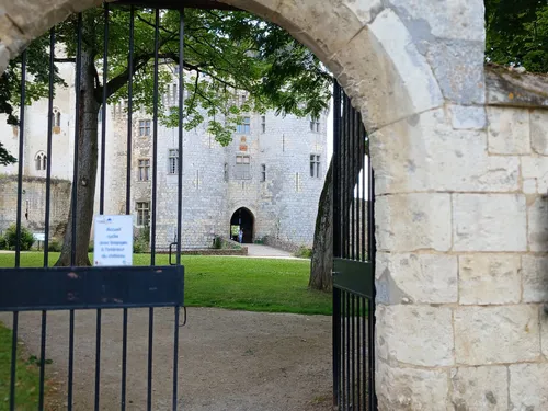 🔊 L'association Fraz&Art lance le premier concours d'éloquence du...