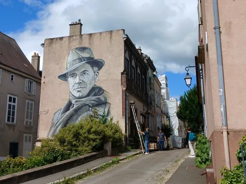 🔊 Les touristes dans les pas de Jean Moulin