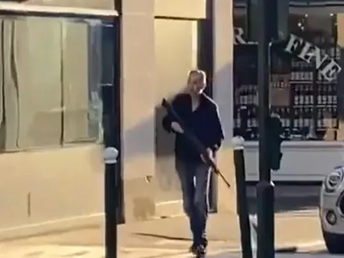 Un homme armé dans les rues du centre-ville d'Orléans