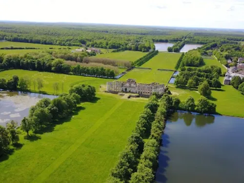 LA FERTÉ-VIDAME -  le tournage du « Village préféré des Français »...
