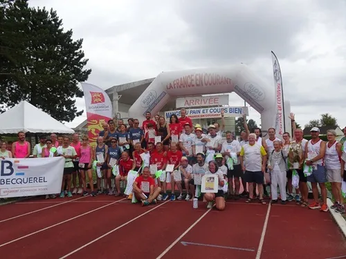 LA VILLE-AUX-CLERCS (41) - Étape de la France en courant