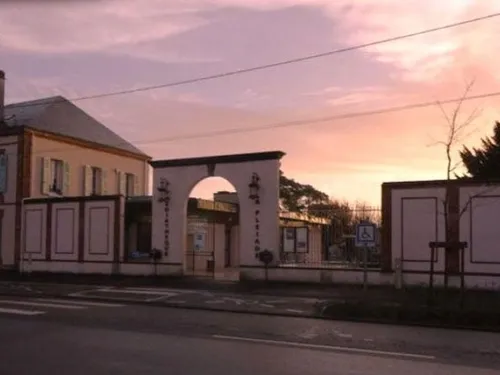 LUISANT - Bouquine et papote