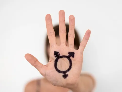 🔊 135 femmes tuées en France en 11 mois : une marche leur rend...