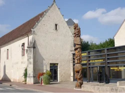 MONTOIRE-SUR-LE-LOIR (41) - Visite en musique du musée Musikenfête