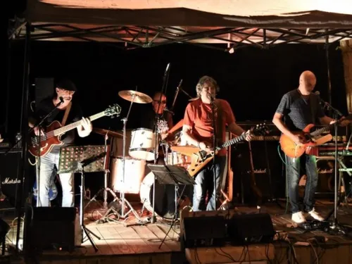 NOGENT-LE-ROTROU - La Guinguette : Macson