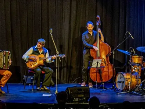 SAINT-JEAN-DE-BRAYE (45) - La guinguette du Parc : Café Bastille 4tet