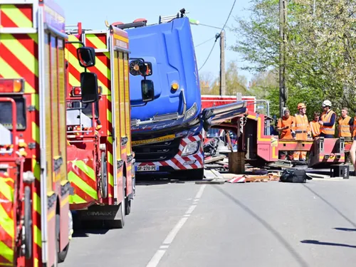 Accident à un passage à niveau dans le Pas de Calais : le chauffeur...