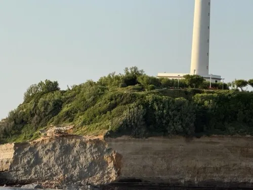 Un mort et un disparu après l'effondrement d'un pan de falaise à...