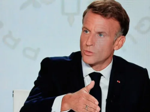Emmanuel Macron n'exclut pas une baisse des taxes sur les prix des...