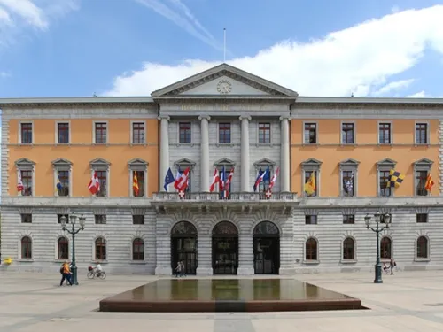 Une mairie française accusée d'avoir acheté des centaines de...