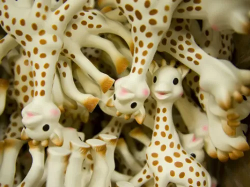 Sophie la girafe, jouet emblématique français, fabriqué... en Chine ! 