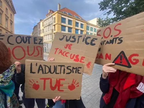 Lorraine : des centaines de manifestants pour rendre hommage à...