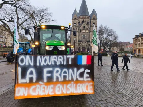 (Photos) : entre 250 et 300 tracteurs dans les rues de Metz