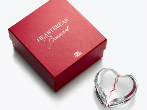 Netflix : Baccarat sort un « cœur brisé » inspiré d’Emily in Paris