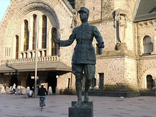 Statue du Général de Gaulle dégradée : la réaction du maire de Metz