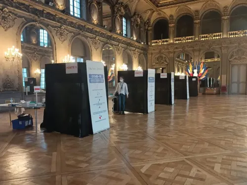 COVID-19 : Un centre de vaccination ouvre ce lundi à l’Hôtel de...