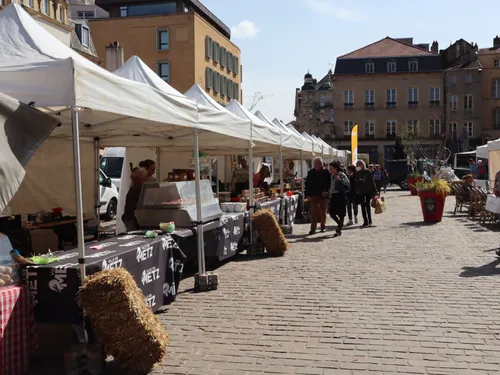 Metz. Un soleil radieux pour le marché fermier des producteurs