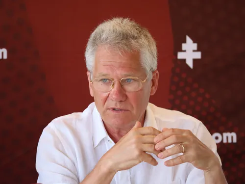 László Bölöni : « Je suis plus joueur d’échecs que de poker » 