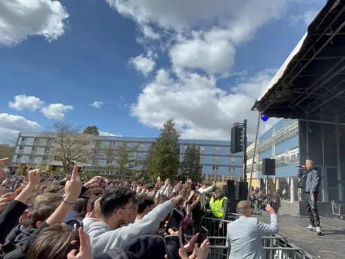 Un concert surprise pour les 60 ans du lycée Robert Schuman 