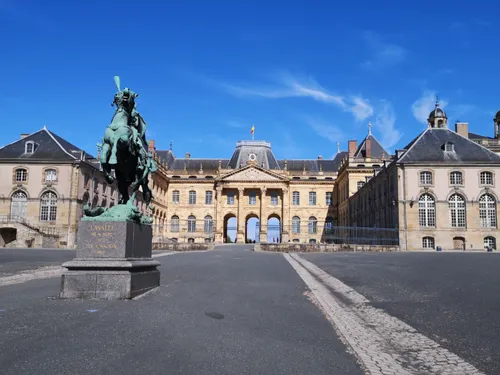 THÉO CURIN : LE NAGEUR HANDISPORT DEVIENT LE PARRAIN D’UN RÉGIMENT...