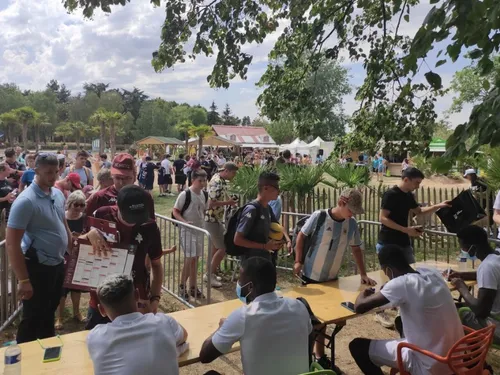 Le FC Metz rencontre ses supporters à Metz Plage avant de commencer...