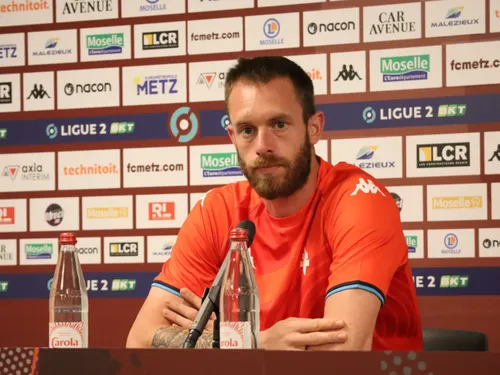 Football : Alexandre Oukidja suspendu 3 matchs par la commission de...