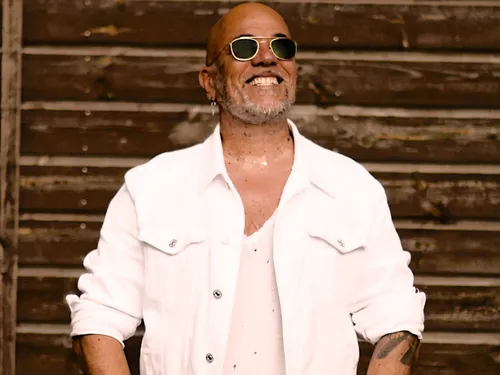 Pascal Obispo se confie au micro de Jérémy Ka avant son concert au...