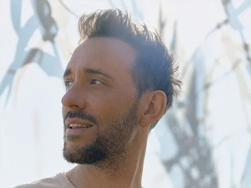 Charlie Winston : un album qui « raconte l’amour dans toutes ses...