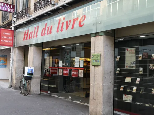 Nancy : Thomas Pesquet en séance de dédicace au Hall du Livre